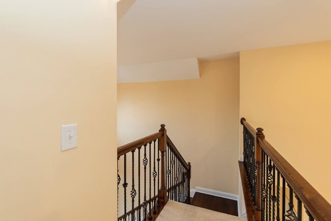 Building Photo - Four Bedroom Home!