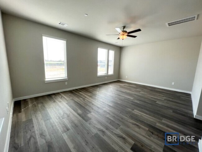 Building Photo - 333 N Centro Circle, Shenandoah, TX 77385