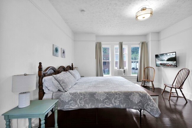 Building Photo - 2678 Post St