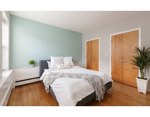 Building Photo - 17 Snow Hill St