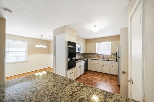 Building Photo - 4406 Rosebay Dr