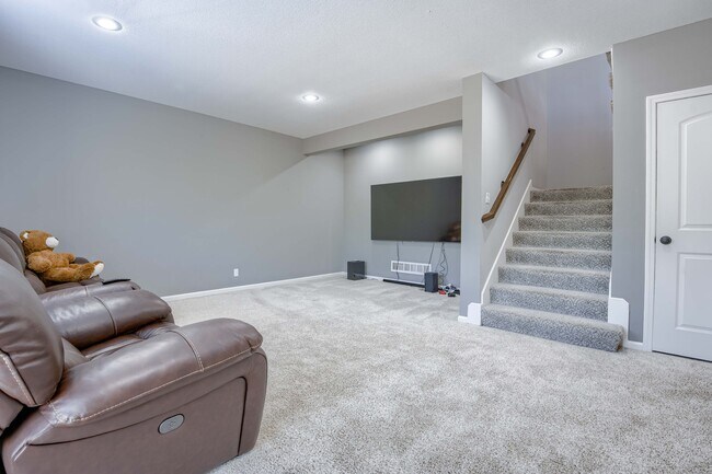 Building Photo - 15523 Valley View Dr