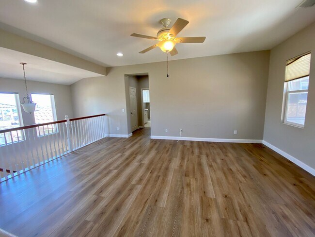 Building Photo - Executive 5 BR Home With Pool RV Parking H...