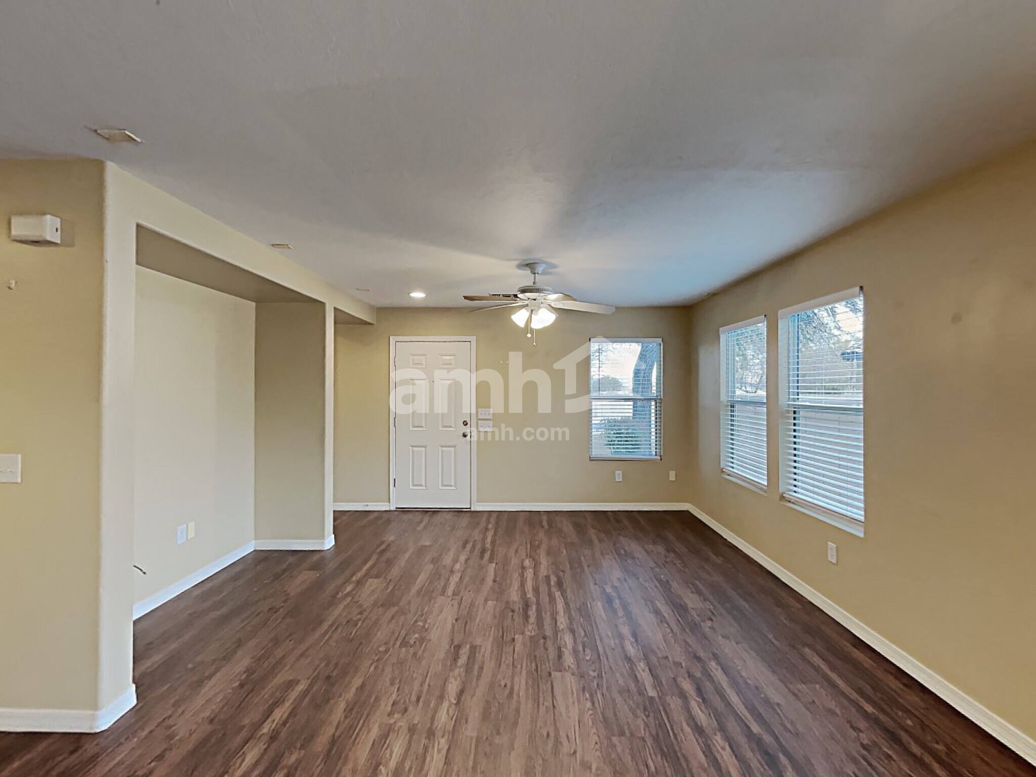 Building Photo - 245 W Paseo Celestial