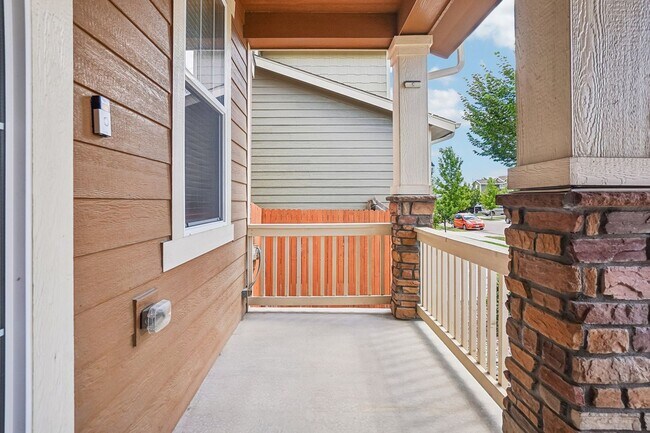 Building Photo - Luxurious Living: 2,367 Sq Ft Home with 4 Baths in Prime Location