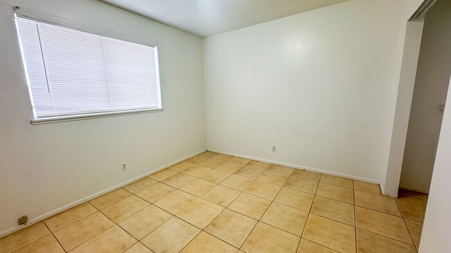 Building Photo - 3-Bed, Single Story Home in NON-HOA community