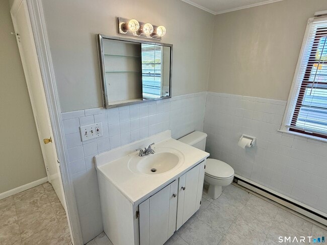 Building Photo - 835 New Harwinton Rd