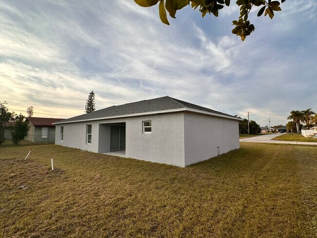 Building Photo - 1820 SE 8th St