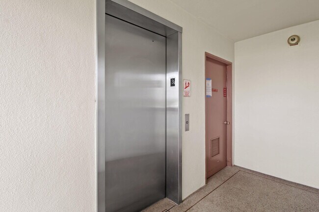 Building Photo - 124 Preston Way