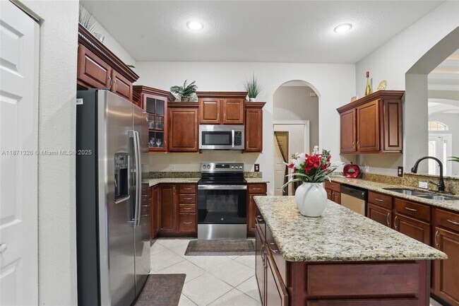 Building Photo - 1425 SW Oriole Ln
