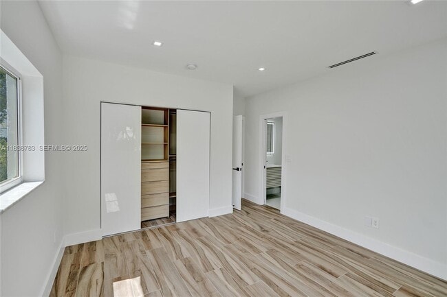 Building Photo - 1840 NE 199th St