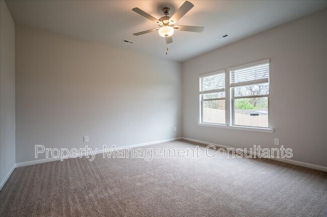 Building Photo - 14653 Mountain Strm Dr