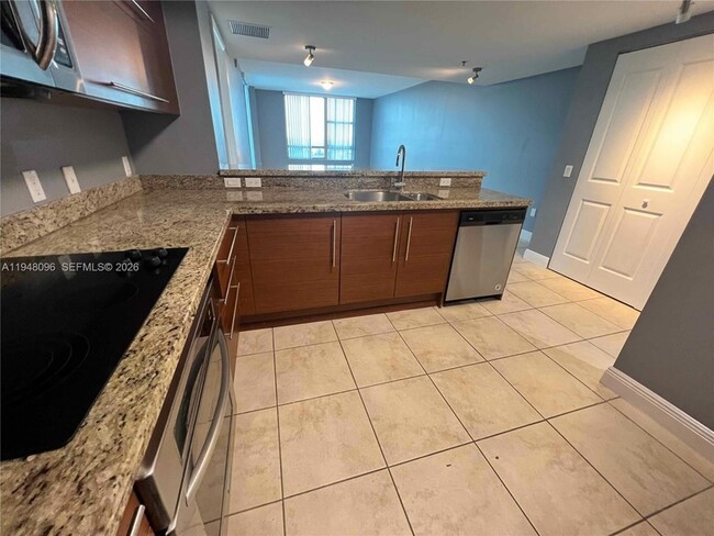 Building Photo - 2641 N Flamingo Rd