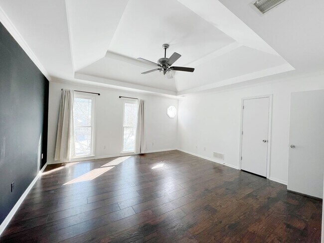 Building Photo - Stunning 4-Bedroom Home in Overland Park!