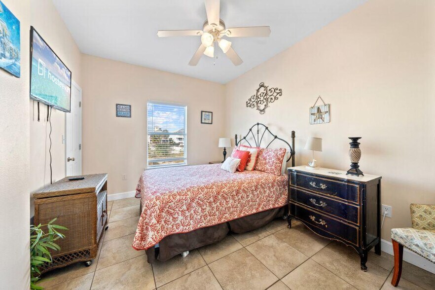 Building Photo - 1412 W Beach Blvd