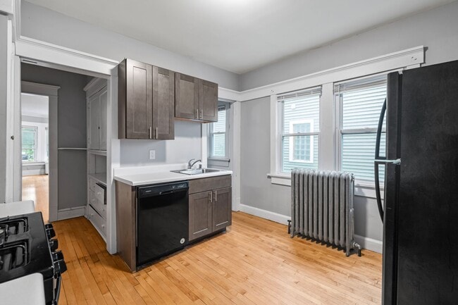 Building Photo - Murray Lower Flat