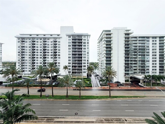 Building Photo - 5757 Collins Ave