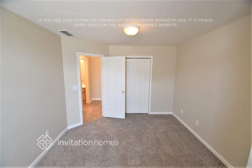 Building Photo - 2392 Wilshire Way