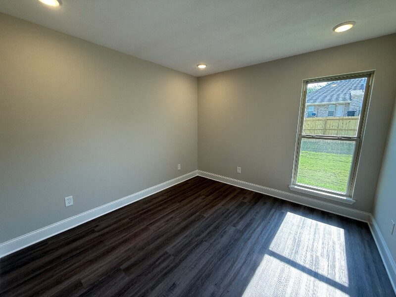 Building Photo - 112 Madisonville Dr
