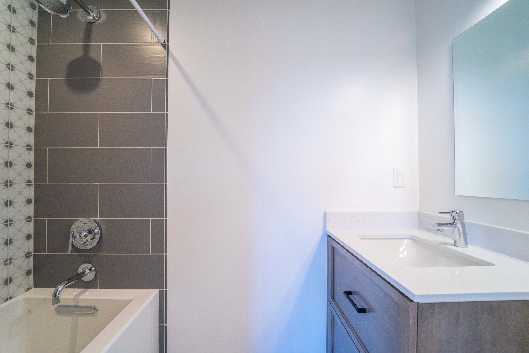 Building Photo - 1830 Illion St