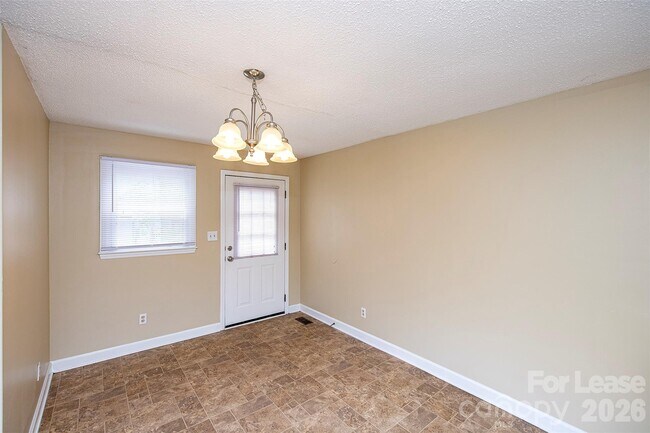 Building Photo - 2711 Springbrook Cir