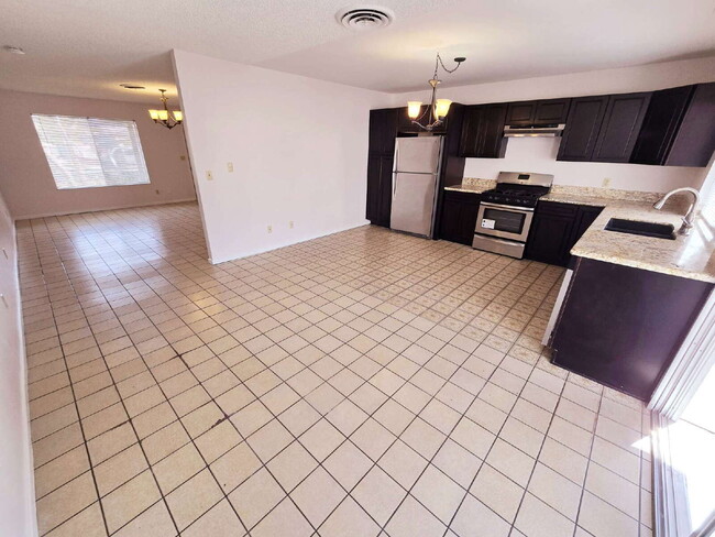 Building Photo - Spacious 4-Bedroom Oasis with Elegant Granite Touches in Vibrant Las Vegas!