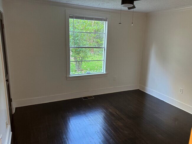 Building Photo - 130 Value Rd