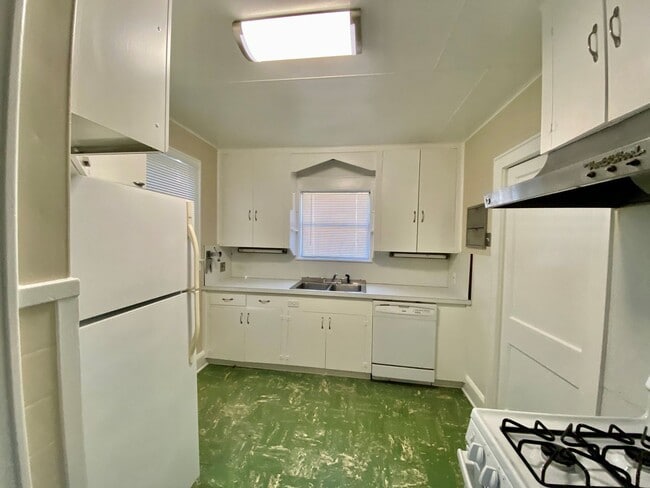 Building Photo - South Highlands Bungalow for Lease | 71104...