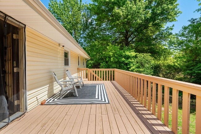 Building Photo - Large Home on Almost 2 Acres!