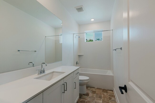 Building Photo - Charming 4 Bedroom 3.5 Bath in Carmel Mountain Ranch