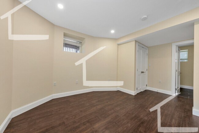 Building Photo - 157 4th St