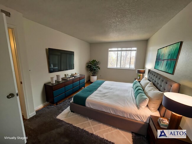 Building Photo - 2 bed 2 bath Condo W/D in Unit - $500 off first months rent!