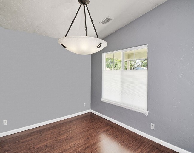 Building Photo - Lovely 3 bedroom, 2 bath home for rent in ...