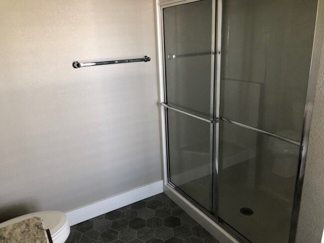 Building Photo - Gorgeous 3 bed townhome