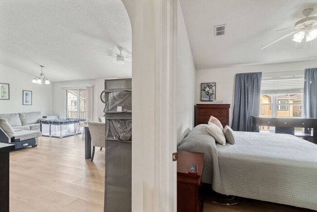Building Photo - Charming 2 Bedroom/2 Bathroom Wesley Chape...