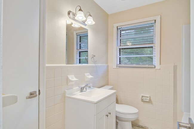 Building Photo - Welcome To West Circle Dr
