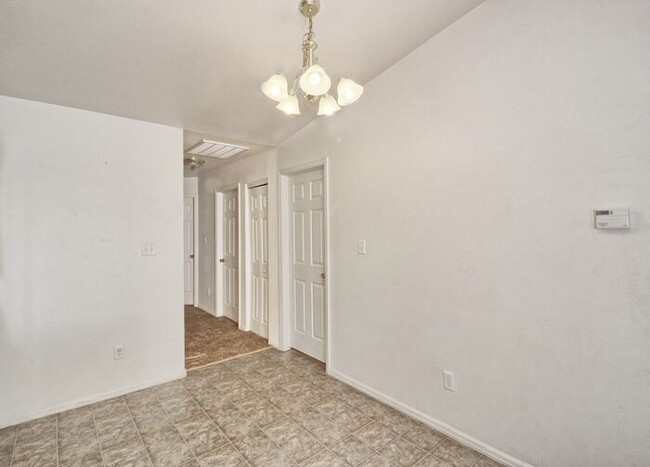 Building Photo - Charming 3 Bed, 2 Bath Townhome in Orchard...