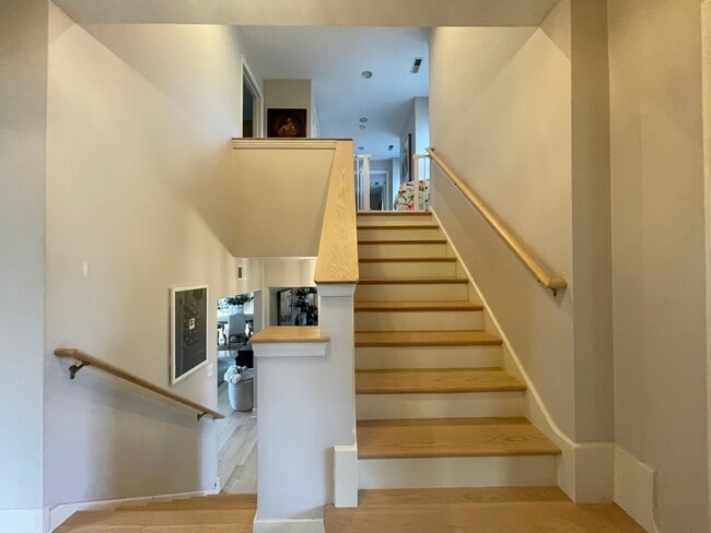 Building Photo - 844 Juniper Rd