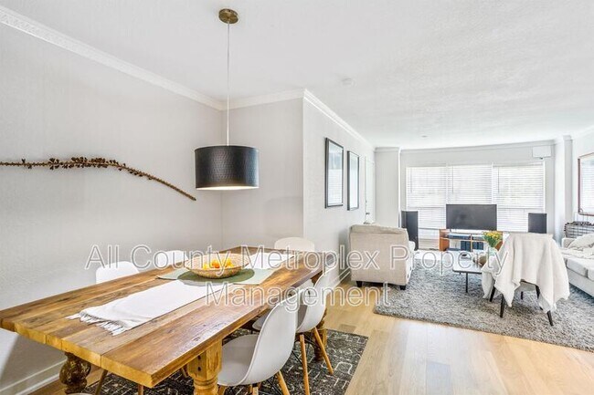 Building Photo - 7924 Royal Ln