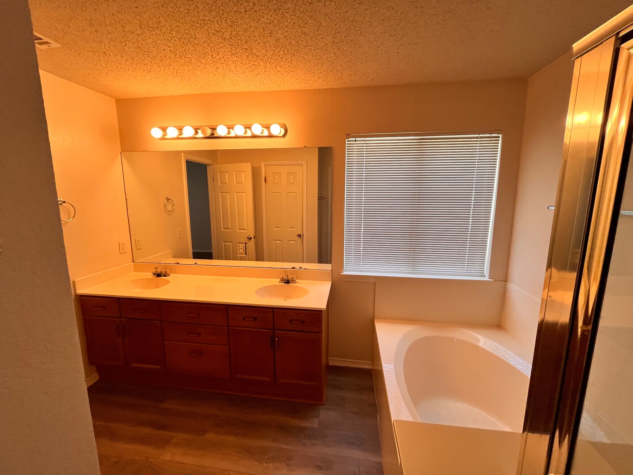 Master bath double sink - 8106 Hawick Dr