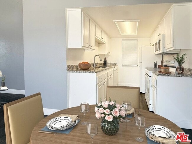 Building Photo - 1930 W College Ave