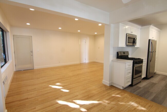 Building Photo - 1523 S Wooster St