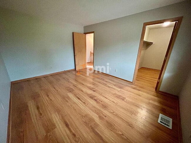 Building Photo - 6059 Delaware Dr