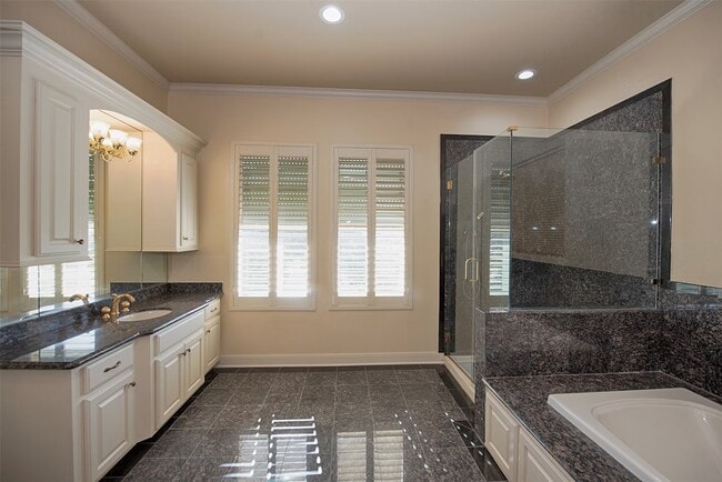 Building Photo - 2293 E Bayshore Dr