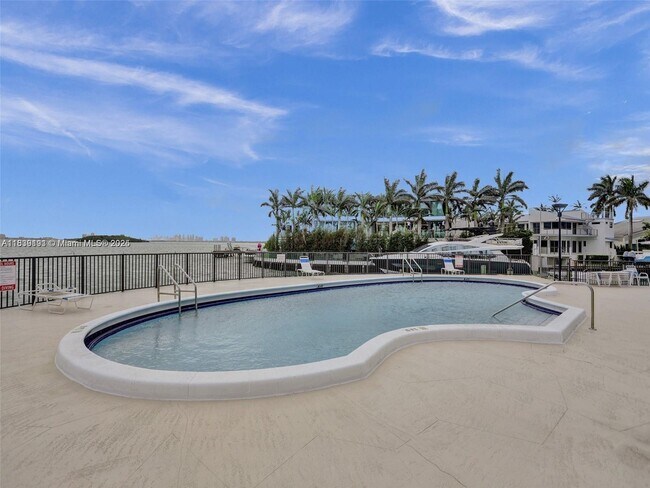 Building Photo - 11930 N Bayshore Dr