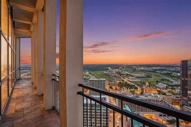 Building Photo - 500 Throckmorton St