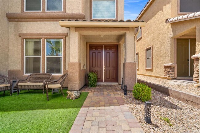 Building Photo - Luxurious, Exceptional Entertaining 5 Bedroom Home Featuring Expansive Indoor-Outdoor Living