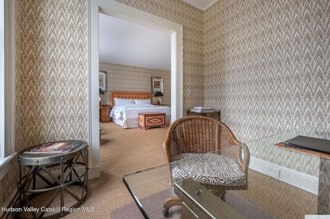 Building Photo - 613 Warren St