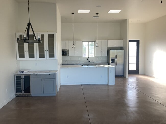 Building Photo - 5730 N Williams Dr