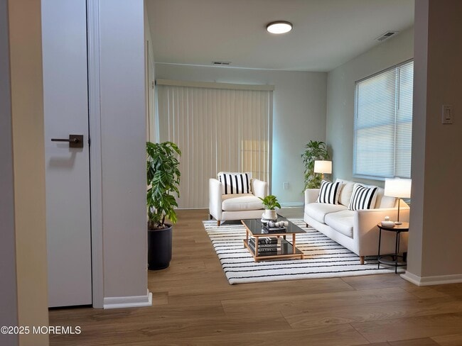 Building Photo - 709 Zlotkin Cir